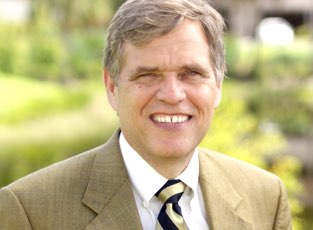 汤姆·霍尔医生，UCF酒精和其他毒品服务中心主任