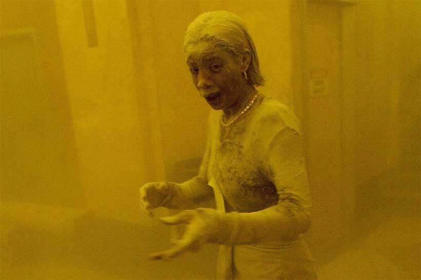马西·博德斯在9·11逃离世贸中心时满身尘土