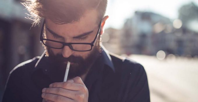 我应该在成瘾恢复期间戒烟吗？